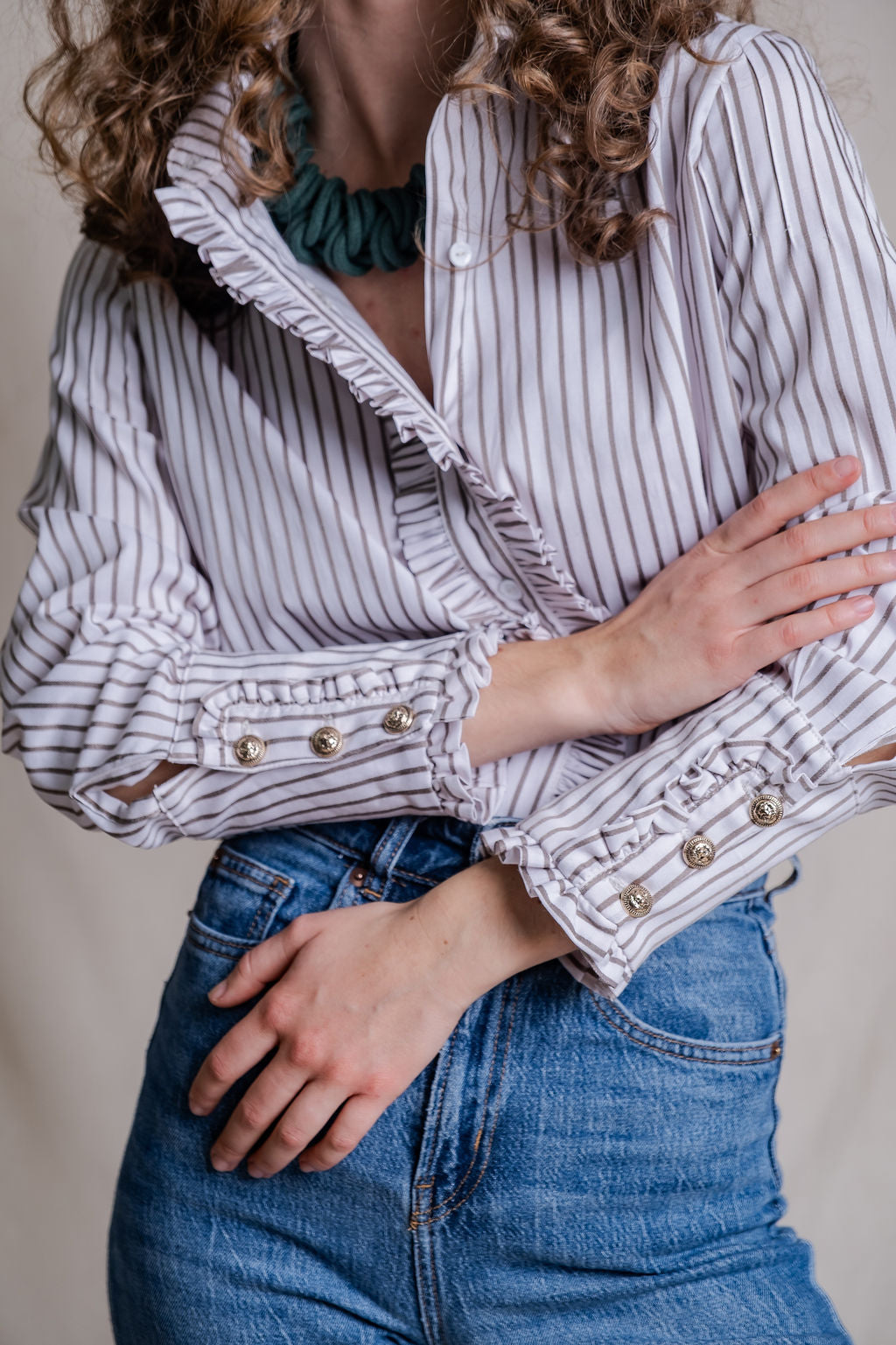 Blusa Elena Blanca Rayas Café